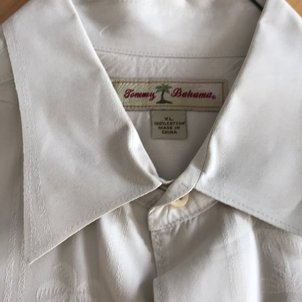 Cream colored men’s XL Tommy Bahama shirt